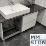 Granit do wnętrz – parapety, schody, blaty i okładziny na kominek od MM Stone