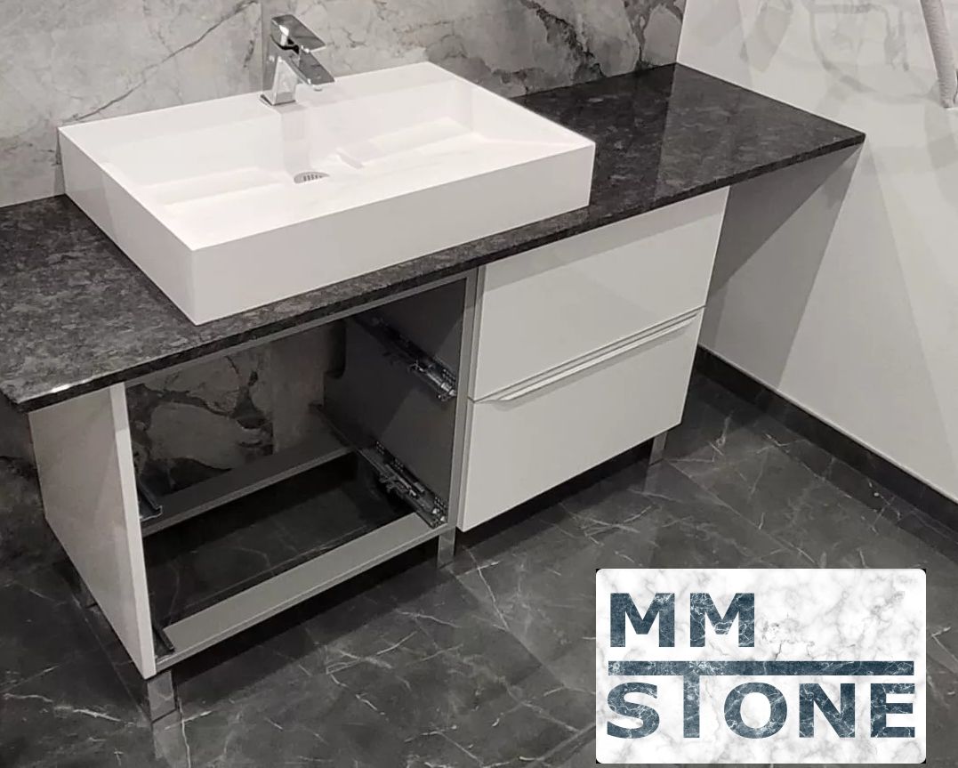 Granit do wnętrz – parapety, schody, blaty i okładziny na kominek od MM Stone