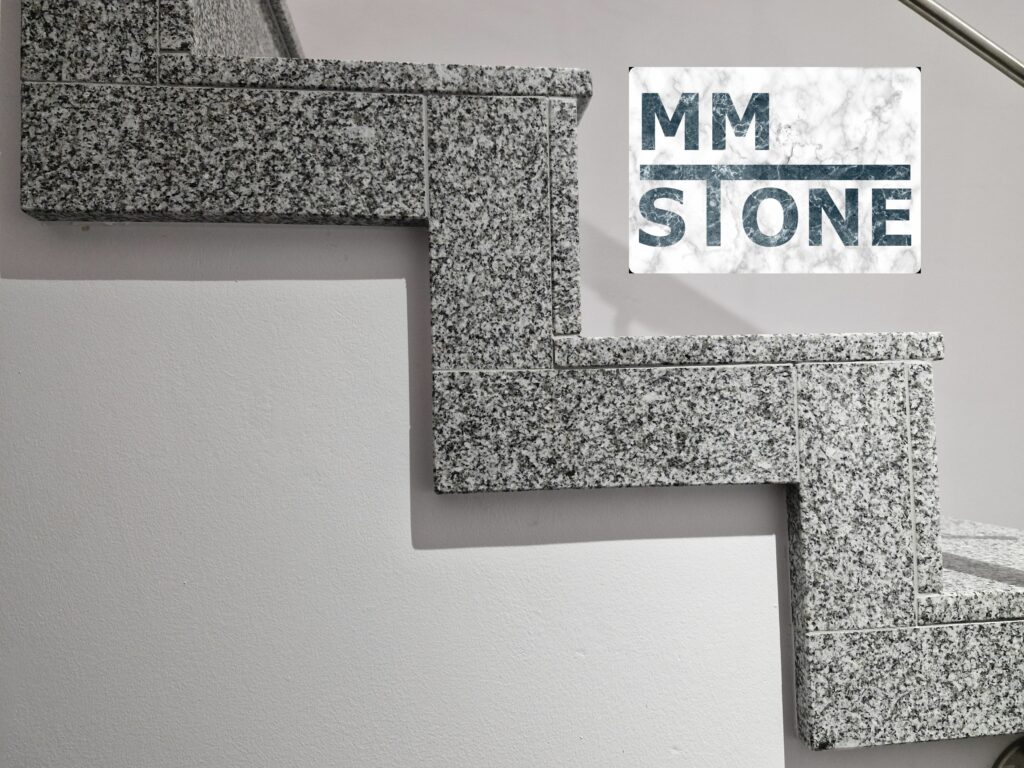 Cokoły z granitu na schody wewnętrzne MM Stone